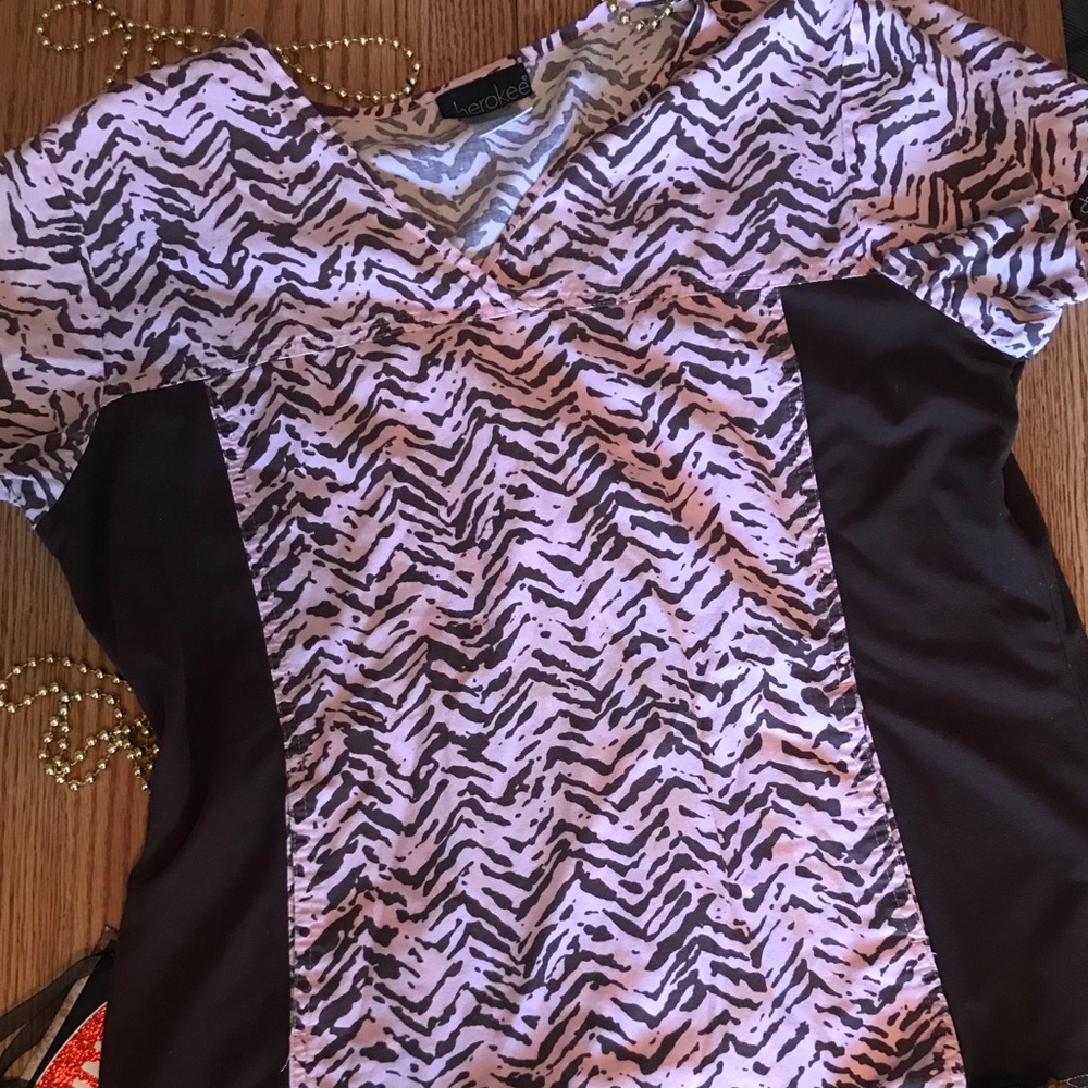 🧟‍♀️Animal Print Scrub Top🧟‍♀️